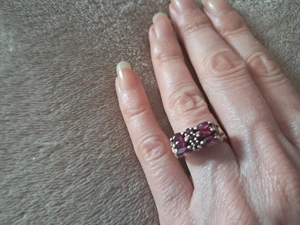 Vand inel din aur 14 k cu rubine naturale.