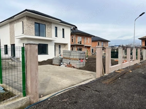 Casa noua pe strada visina aproape de piata centrala  - imagine 2