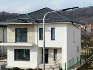 Casa noua pe strada visina aproape de piata centrala  - imagine 3