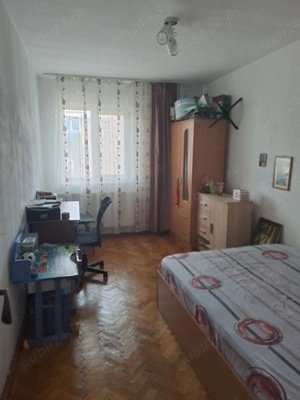 Vând apartament cu 3 camere,65m ,decomandat, zona Traian  - imagine 2