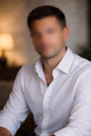 Bărbat 38 ani caut femeie feminină   discret și serios