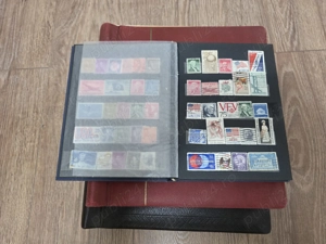 Clasor cu timbre vechi.