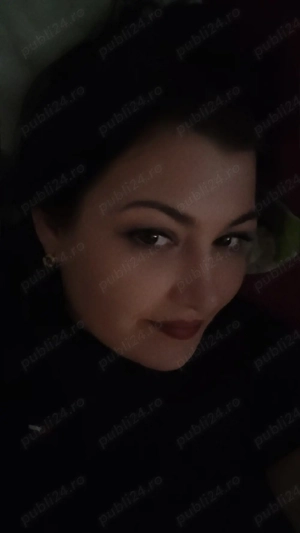 Adelina bruneta cu forme la mine sau la tine