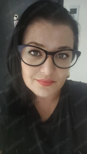 Adelina bruneta cu forme la mine sau la tine