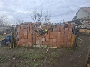 Vând caramida  stare foarte bună  cam 1300 de bucăți  - imagine 2