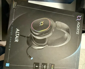 Casti gaming aquirys Altair folosite vizibil