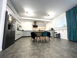 Vilă 5 camere 450mp  și teren 500 mp Delfinariu Faleză Nord  - imagine 5