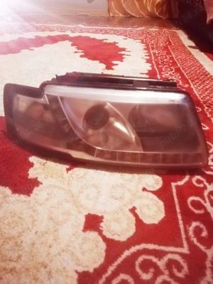 vând faruri de Passat b5 din 2000 cu Leduri ambele dacă sunteți interesați sunați la sau 0754479770  - imagine 2