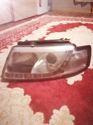 vând faruri de Passat b5 din 2000 cu Leduri ambele dacă sunteți interesați sunați la sau 0754479770 