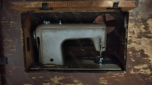 Mașina de cusut Ileana, stare bună de funcționare - imagine 3