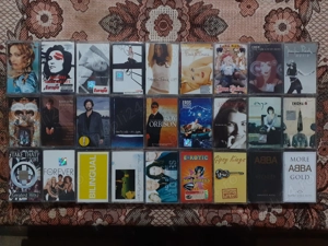 Casete audio cu muzică rock, disco, pop, tehno, film soundtrack