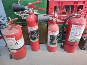 Vănd 4 stingătoare