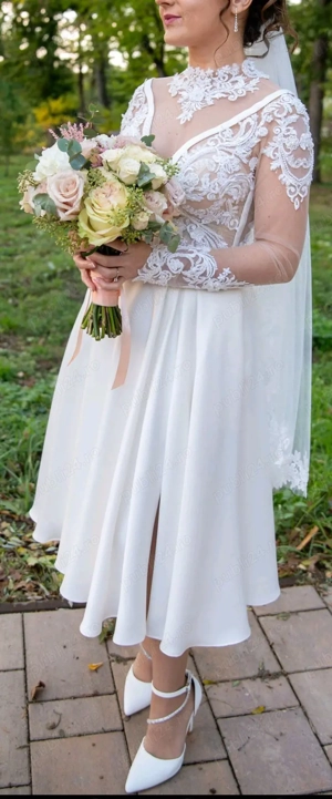 Rochie de mireasă, lungime midi, cu broderie și aplicații fine