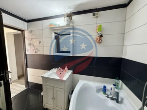 Casa cu teren generos/de vanzare/com Leu, Dolj - imagine 19