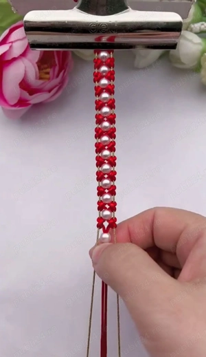 Brățări personalizate realizate din șnur și diverse metale