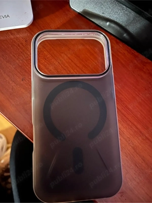 vand husa de Iphone 17 pro e noua 
