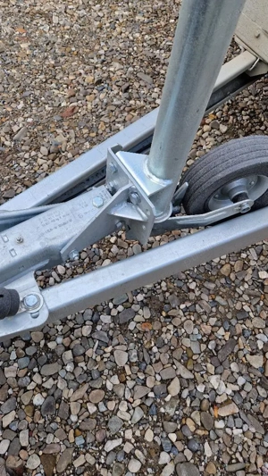 ALKO si KNOTT suport pentru roata de sprijin, consola roata sprijin 