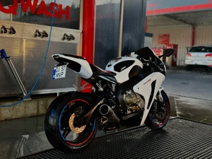 Honda cbr 1000rr fireblade