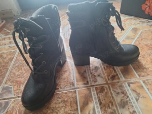 Vand ghete noi marimea 36