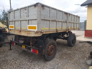 Remorca 12 tone, cu un cilindru, basculare pe trei parti