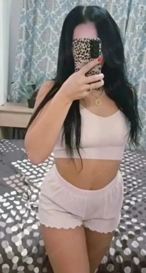 Brunetă minionă la tine în oraș 