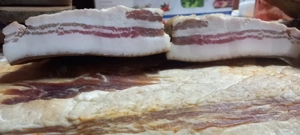 vând slănină 