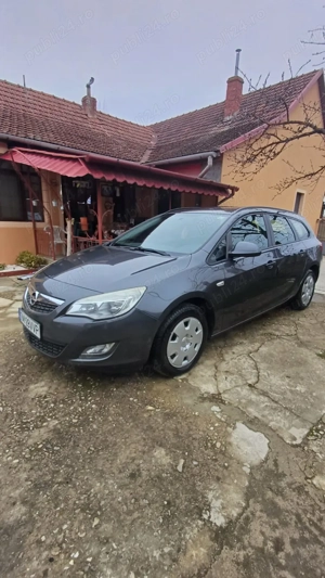 Opel Astra J Sports Tourer 