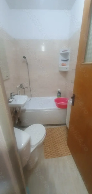 Garsoniera central  gazda bd.Independentei  - imagine 4