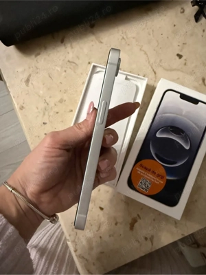 iphone 16e - imagine 5