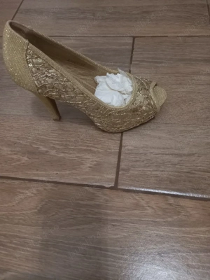 Rochie de mireasa si pantofi