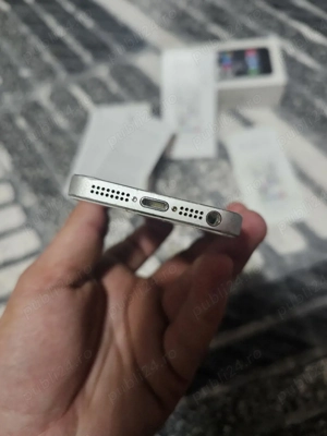 iPhone 5S la cutie, necesita display