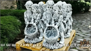 Statuetă copii cu coșuleț, gri patinat, model S7. - imagine 4