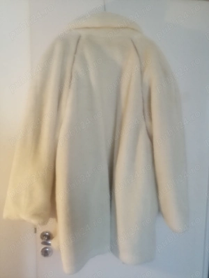 Haina dama blana artificiala,  200 lei