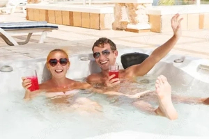 Masaj in sauna si sedinte de jacuzzi cu hidromasaj