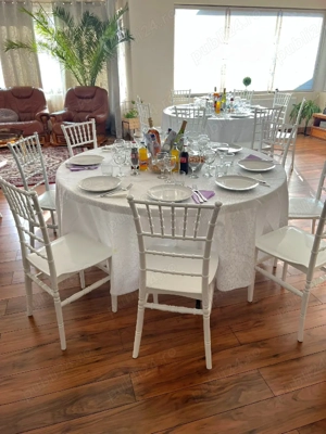 mese, scaune, cort pentru evenimente