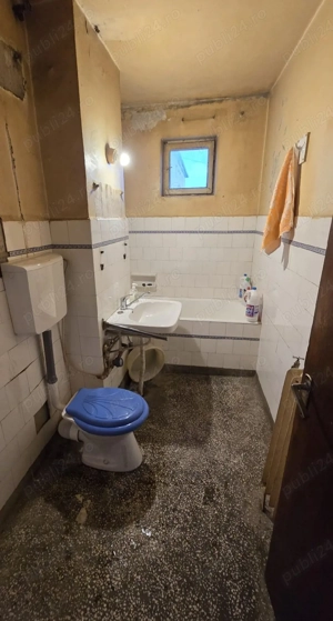 Proprietar vând apartament decomandat 3 camere 90 mp Brad zona Spital - imagine 8