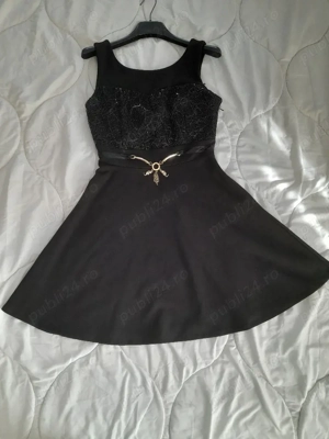 vând rochie mărimea S 