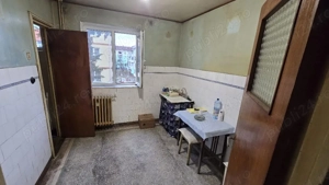 Proprietar vând apartament decomandat 3 camere 90 mp Brad zona Spital - imagine 6