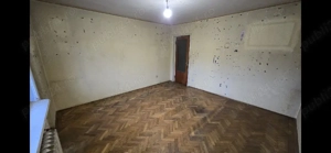 Proprietar vând apartament decomandat 3 camere 90 mp Brad zona Spital - imagine 4