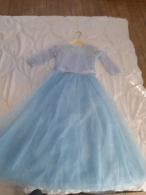 vând rochie mărimea 1.70m