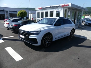Audi Q8 S - Line