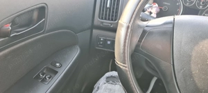 Vând Hyundai i30,1400benzină,109cp,2850Euro Tel:  - imagine 4