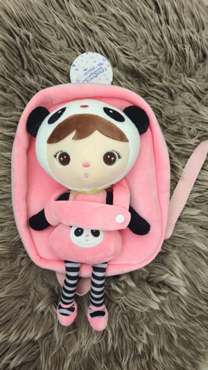 Rucsacel din plus cu papusica detașabilă 