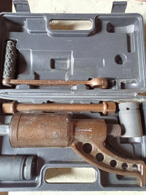 Cheie pentru desfăcut prezoane camion 