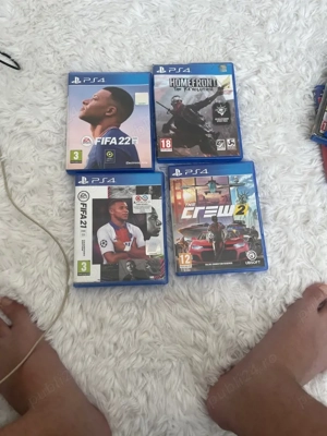 Vând pachet 4 jocuri originale PS4, toate în stare foarte bună, cu carcase.   FIFA 22   FIFA 21   Th