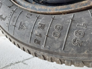 Vînd cauciucuri Iarnă 4 Bucati 50% 195/60R15 - imagine 2