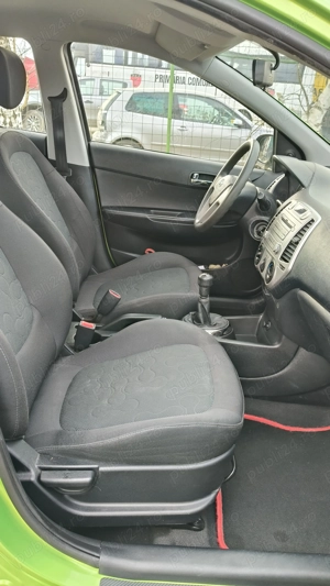 Vând Hyundai i20 Style edition 1.3 80cp euro 5 an 2011 - imagine 5