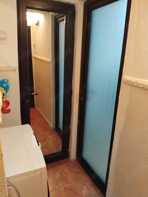 Garsonieră renovată,mobilata,zonă linistită,aproape de politie - imagine 3