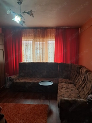 Vând apartament Et4,3 camere,oraș Motru sau schimb cu apartament Et1-2,2 camere.