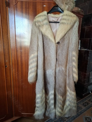 Vand haina lunga din nutrie si caciula